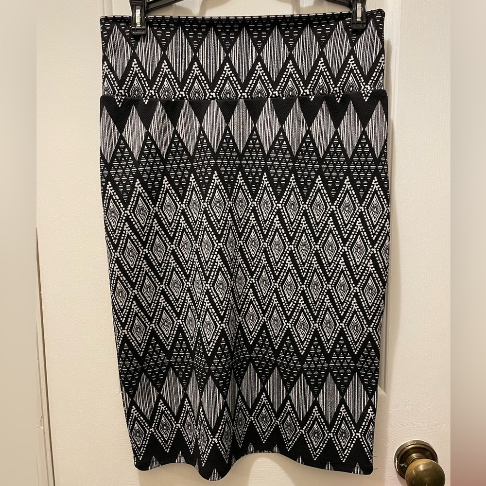 LuLaRoe Black and White Diamond Pattern Pencil Skirt